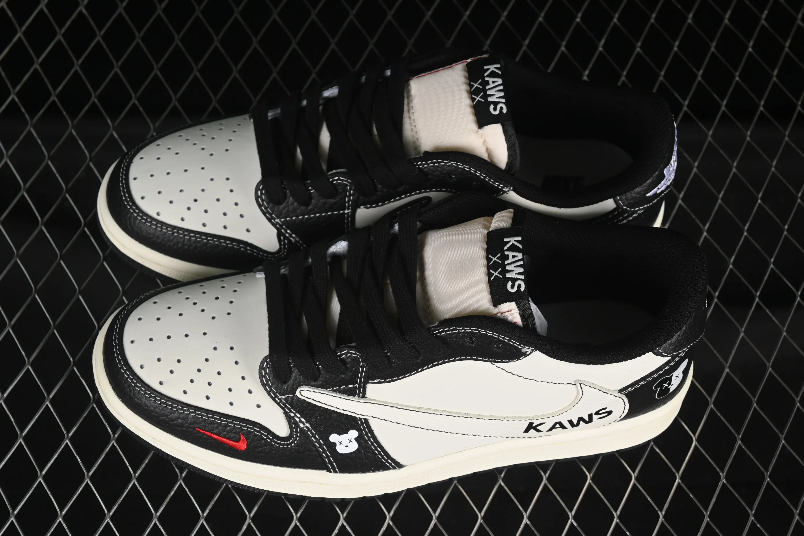 All categories Air Jordan Jordan series basketball shoes Air Jordan 1 Low high-end customized low-top sneakers Travis Scott x Fragment Design x Air Jordan 1 Low OG SP AJ1 violent bear joint black and white small red hook low-top cultural casual sneakers XZ5749-004